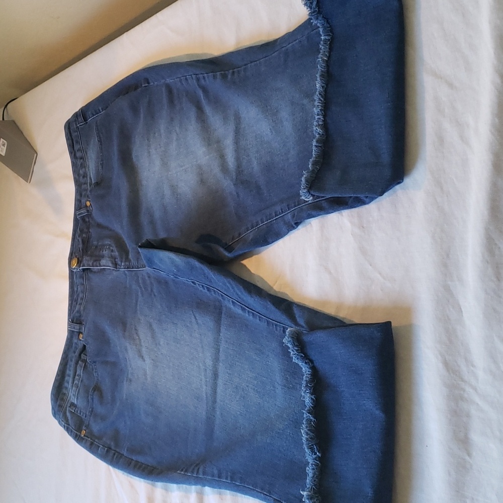 G.I.L.I Women's Cropped Jeans  SZ 22w